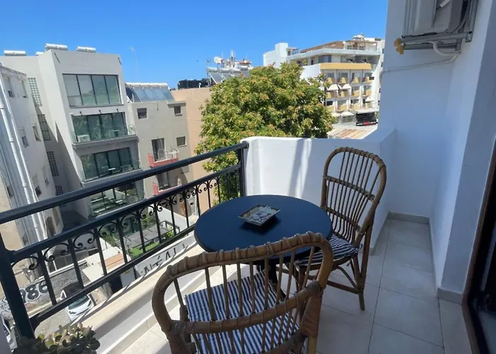 Retire Flat In The Heart Of City