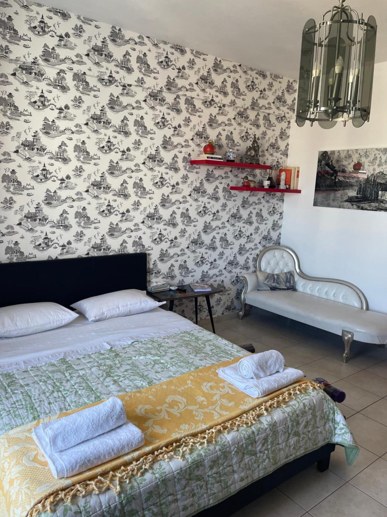 Retire Flat In The Heart Of